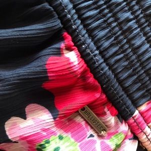 Hollister flower print skirt